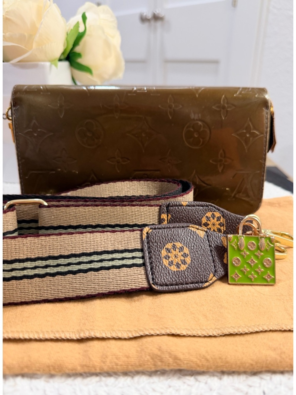 LV Monogram Vernis Zippy Wallet - Bronze, Bag Strap & Charm, Rose de Vents EDP - Picture 2 of 16